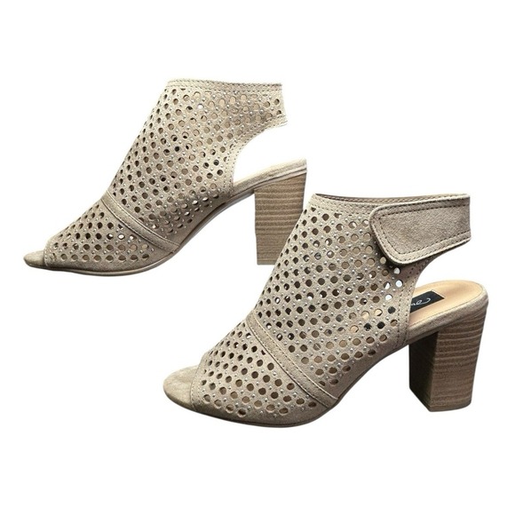 David Aaron Perforated Peep Toe Heeled Booties Womens Size 7M Beige with Silver - Picture 4 of 13